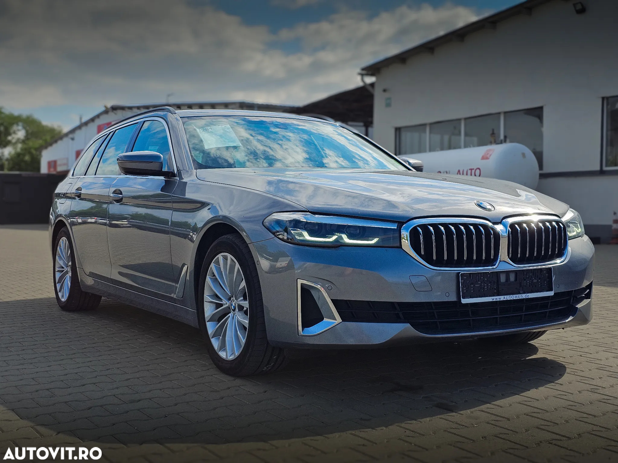 BMW Seria 5 520d xDrive Touring Aut. Luxury Line - 2