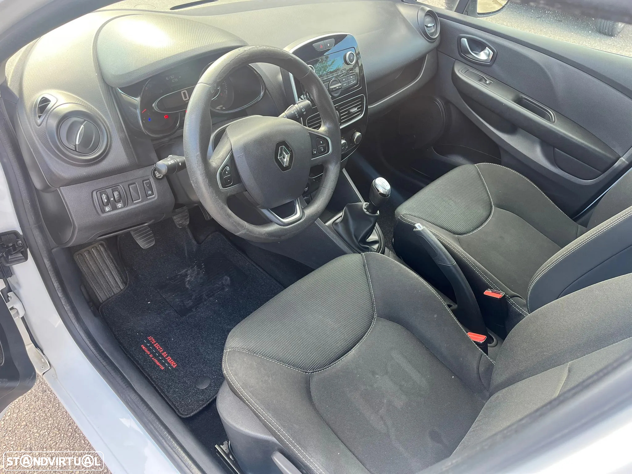 Renault CLIO 1.5 dCI - ZEN - AR CONDICIONADO - IVA DEDUTÍVEL - 22