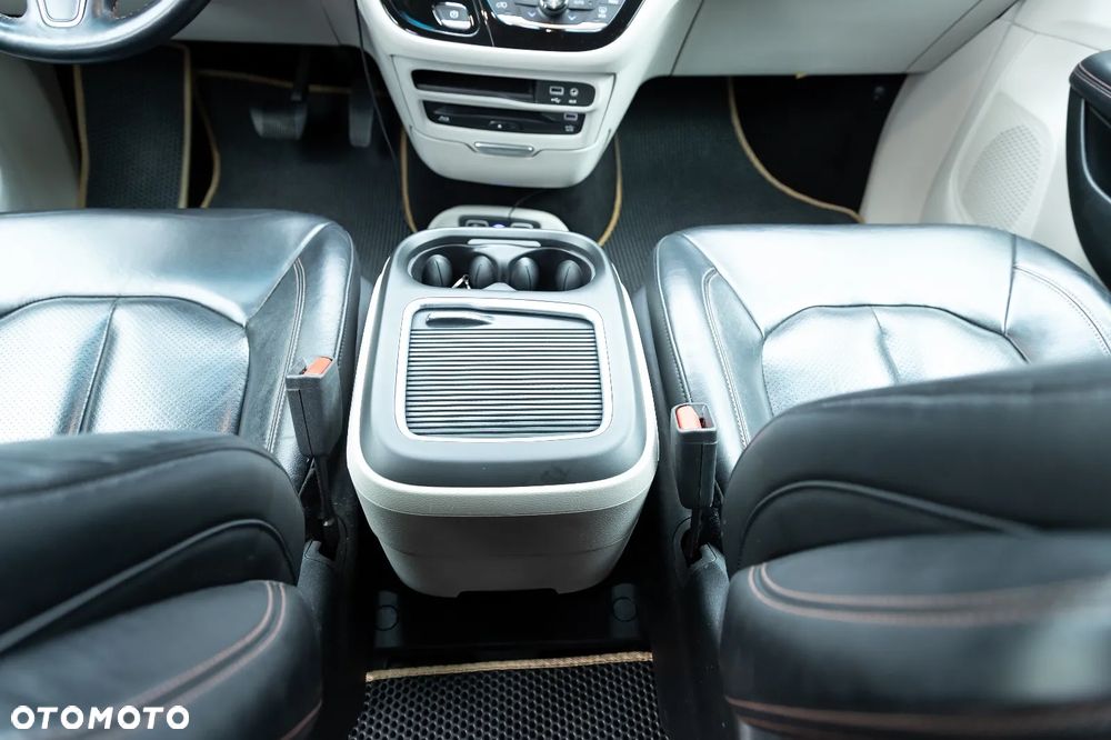 Chrysler Pacifica - 19