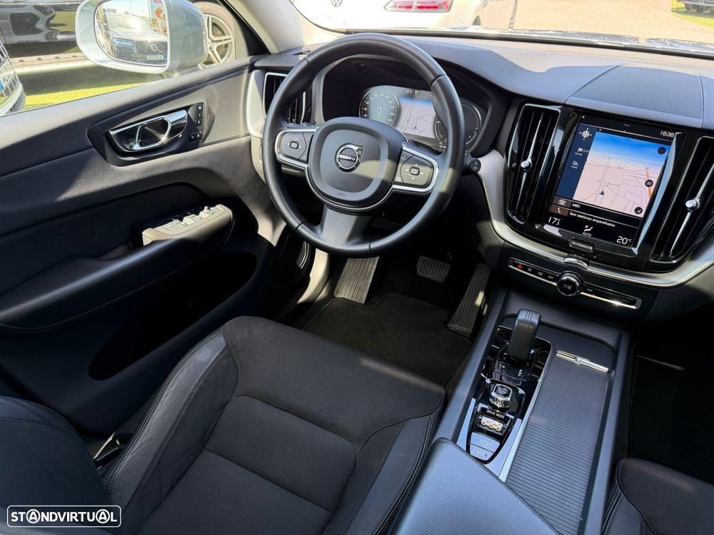 Volvo XC 60 2.0 T8 PHEV Momentum Plus AWD - 27