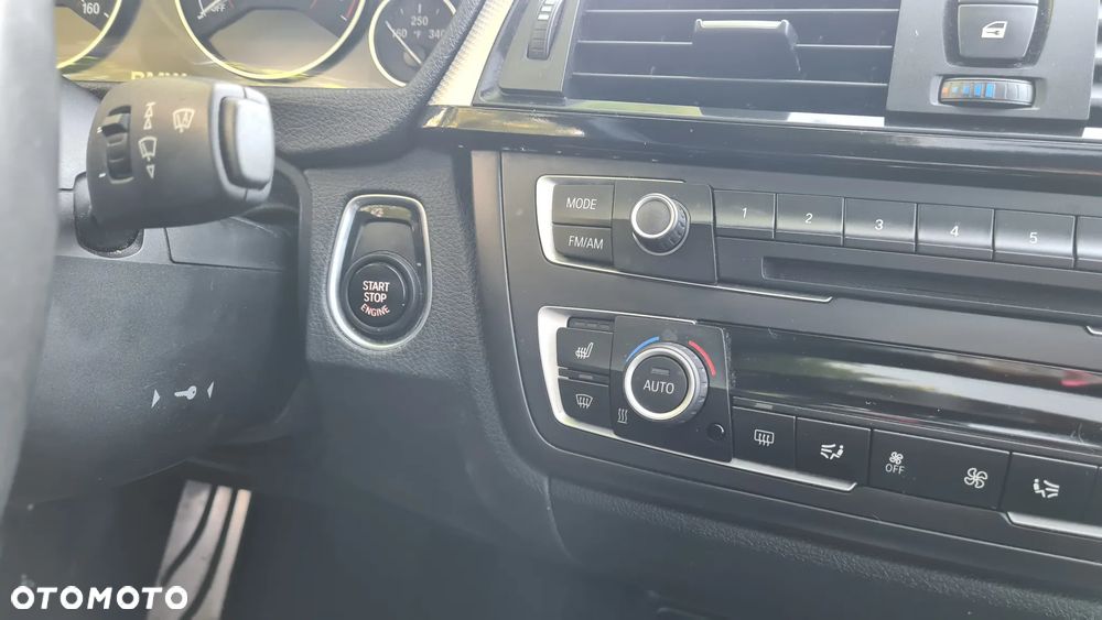 BMW Seria 3 335i Edition Exclusive - 32