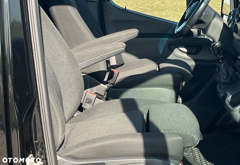 Mercedes-Benz Sprinter - 21