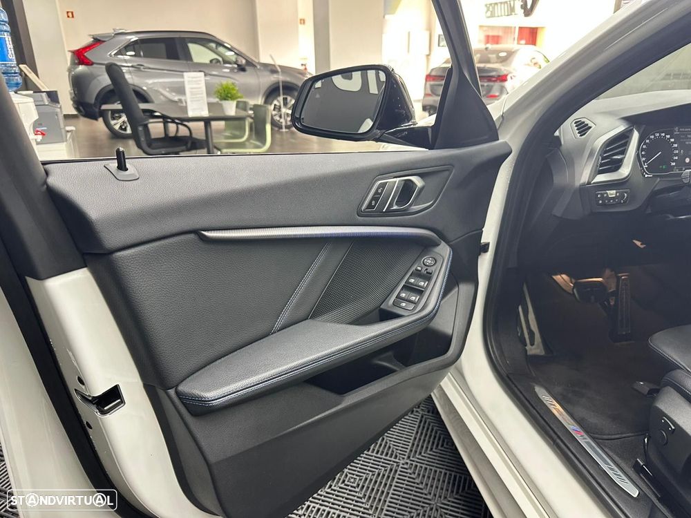 BMW 116 d Pack 50 anos M Auto - 37