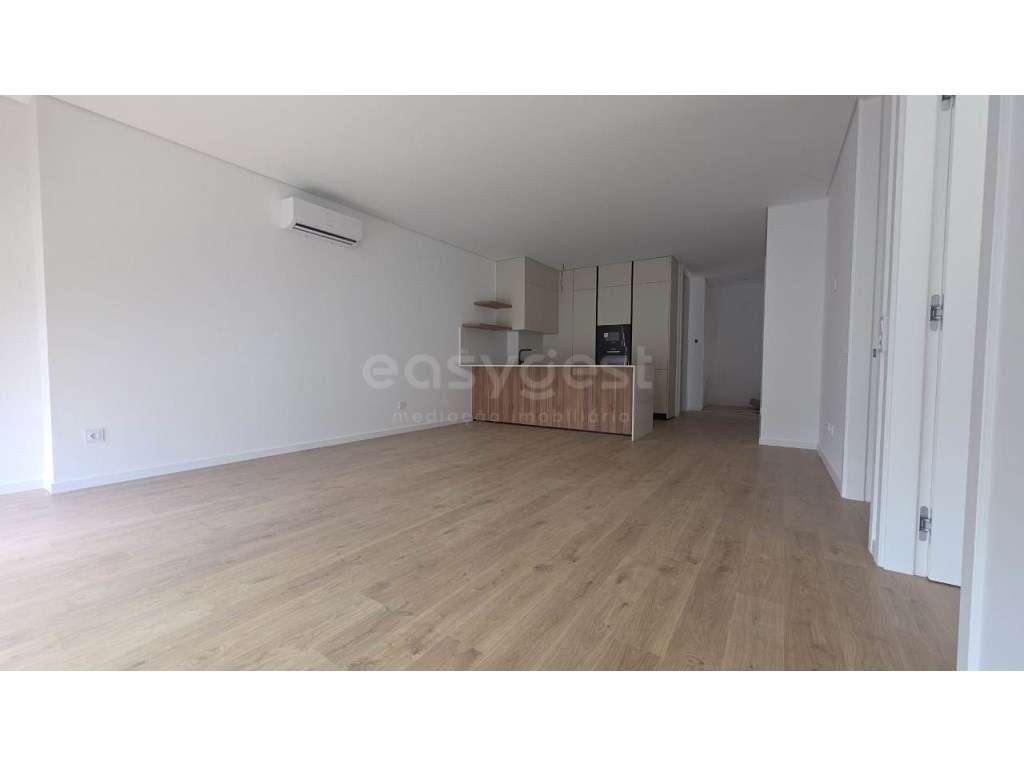 Amplo T3 com 116m² no Centro da Lourinhã - Luz, Espaço e Exclusividade - Grande imagem: 2/23