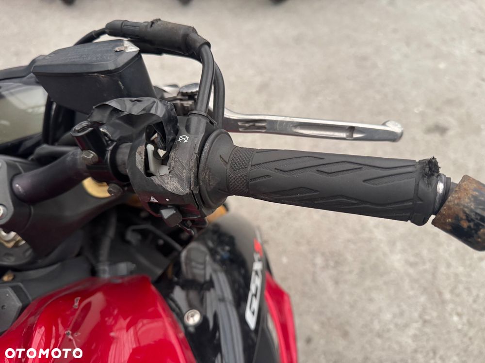 Suzuki GSX 1000 - 12