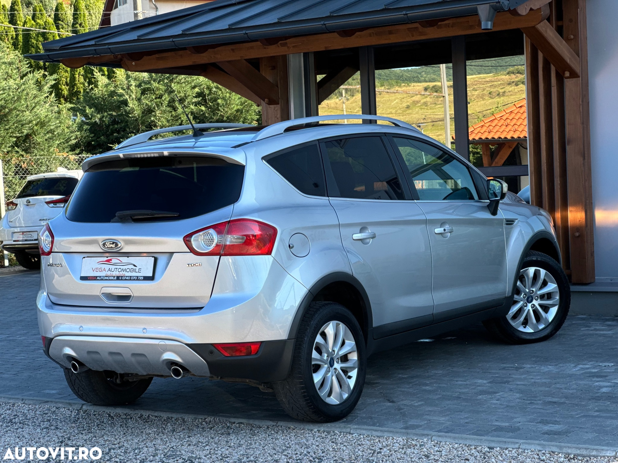 Ford Kuga 2.0 TDCi 4x4 Aut. Titanium - 3