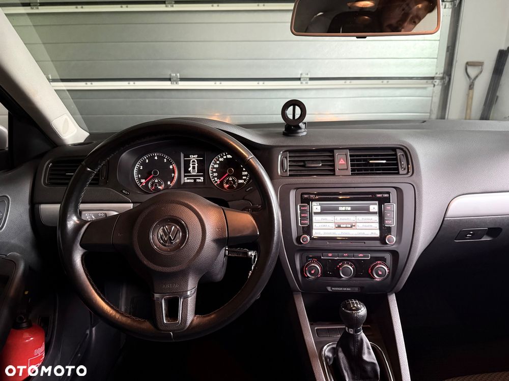 Volkswagen Jetta - 23