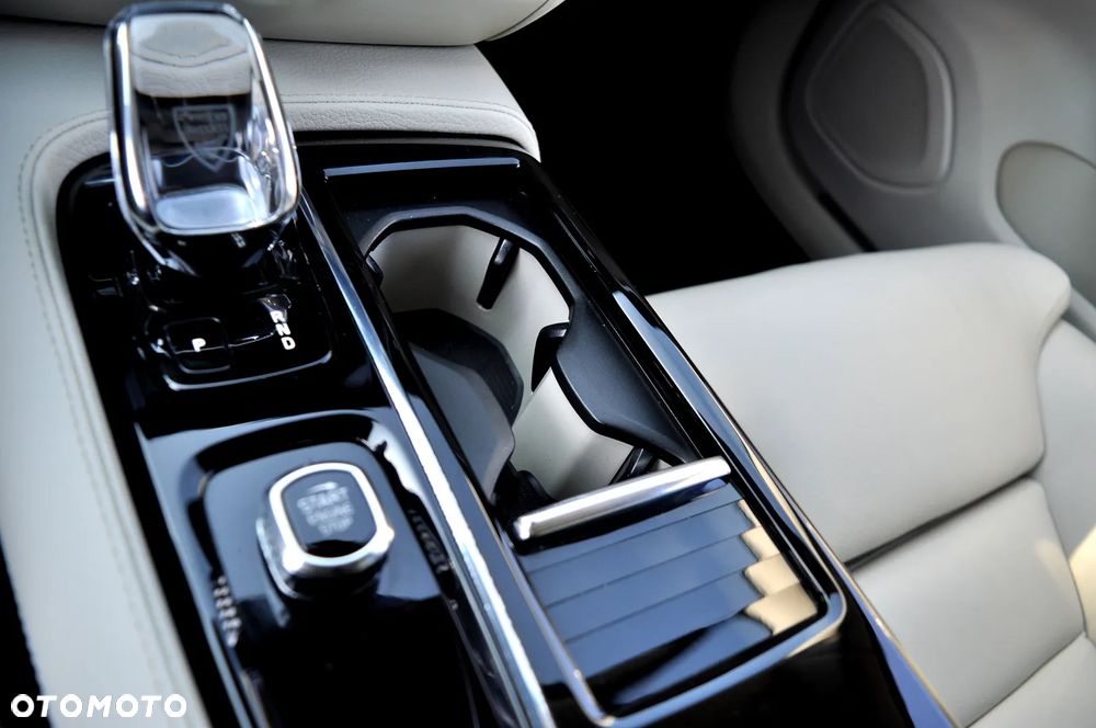 Volvo V60 T6 AWD Recharge Geartronic Inscription - 31