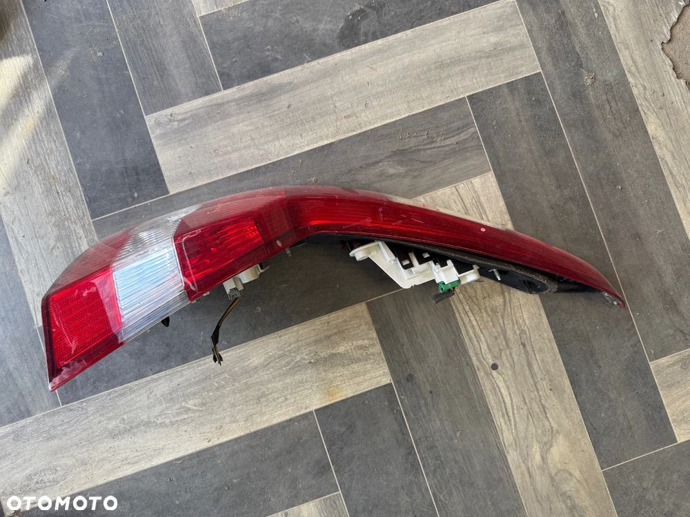 VOLVO V50 2005R LAMPA PRAWY TYŁ EUROPA - 2