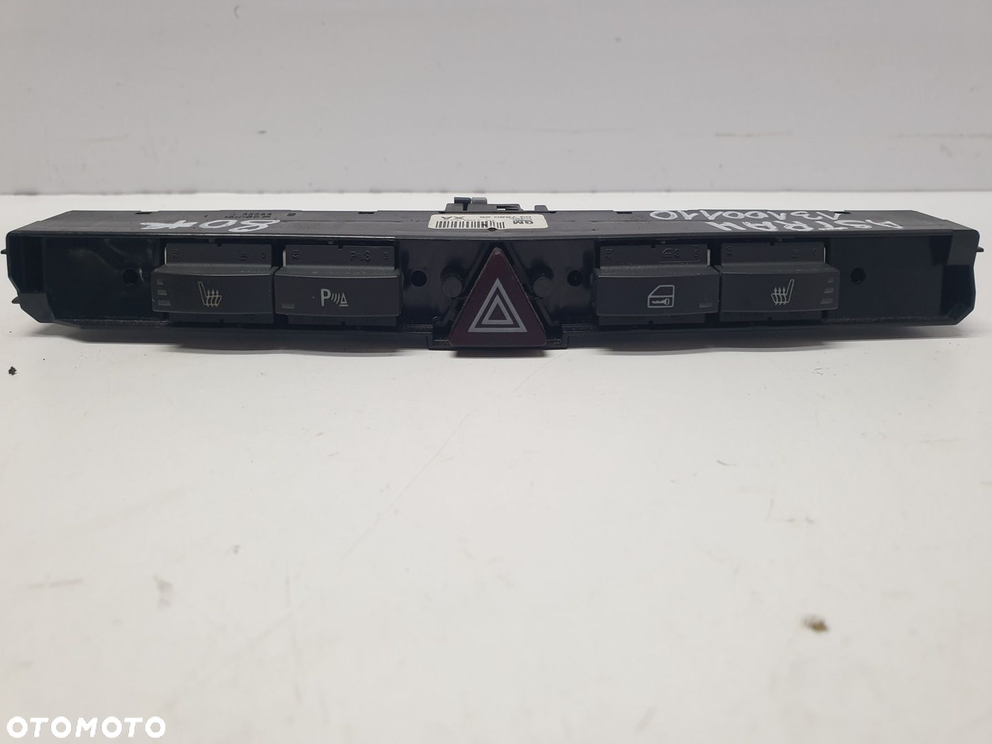 PANEL WŁĄCZNIKÓW WŁĄCZNIK AWARYJNYCH OPEL ASTRA H 13100110 - 2