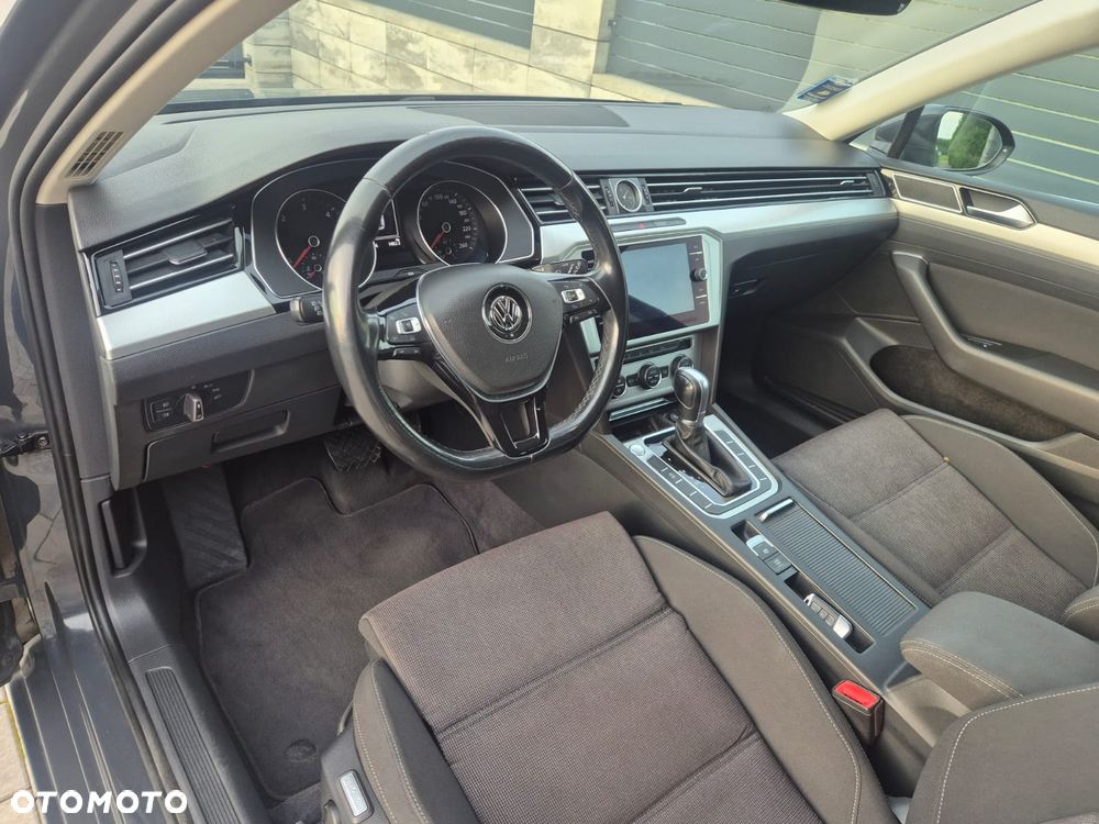 Volkswagen Passat 2.0 TDI SCR DSG Comfortline - 11