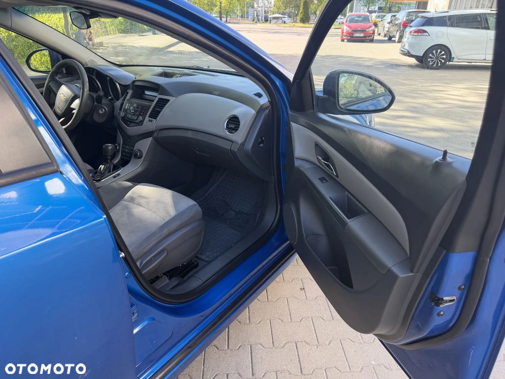 Chevrolet Cruze 1.6 Base - 15