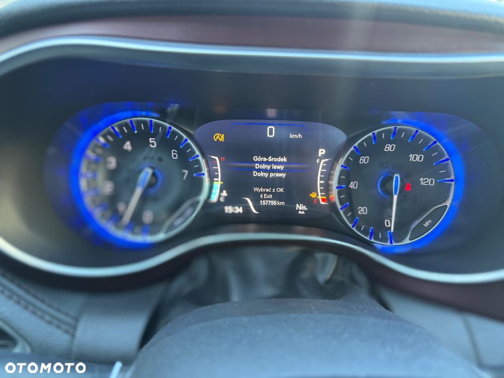 Chrysler Pacifica - 16