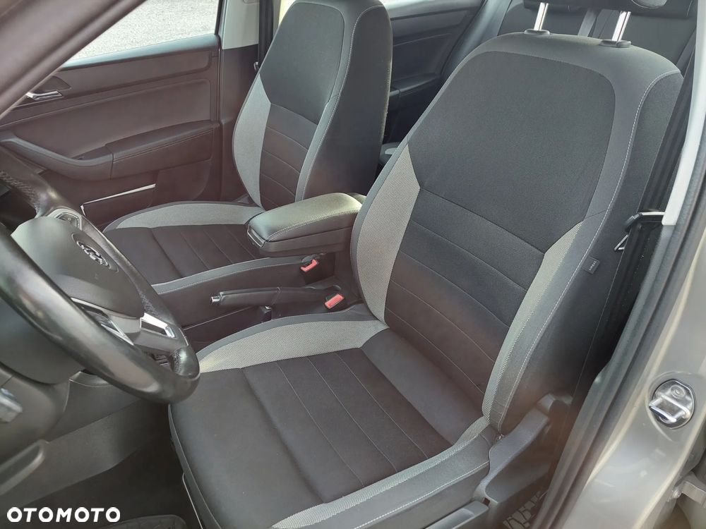 Skoda RAPID 1.2 TSI Ambition - 14