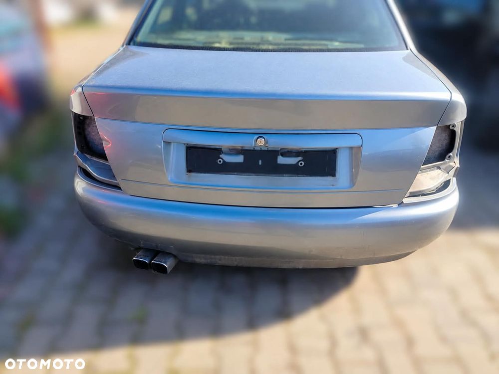 Zderzak tył A4 B5 Sedan LY7L