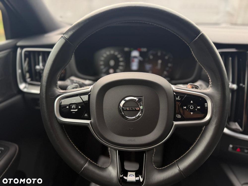 Volvo V60 D4 AWD Geartronic R-Design - 22