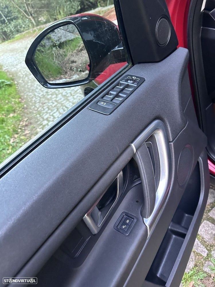 Land Rover Discovery Sport 2.0 TD4 HSE - 32