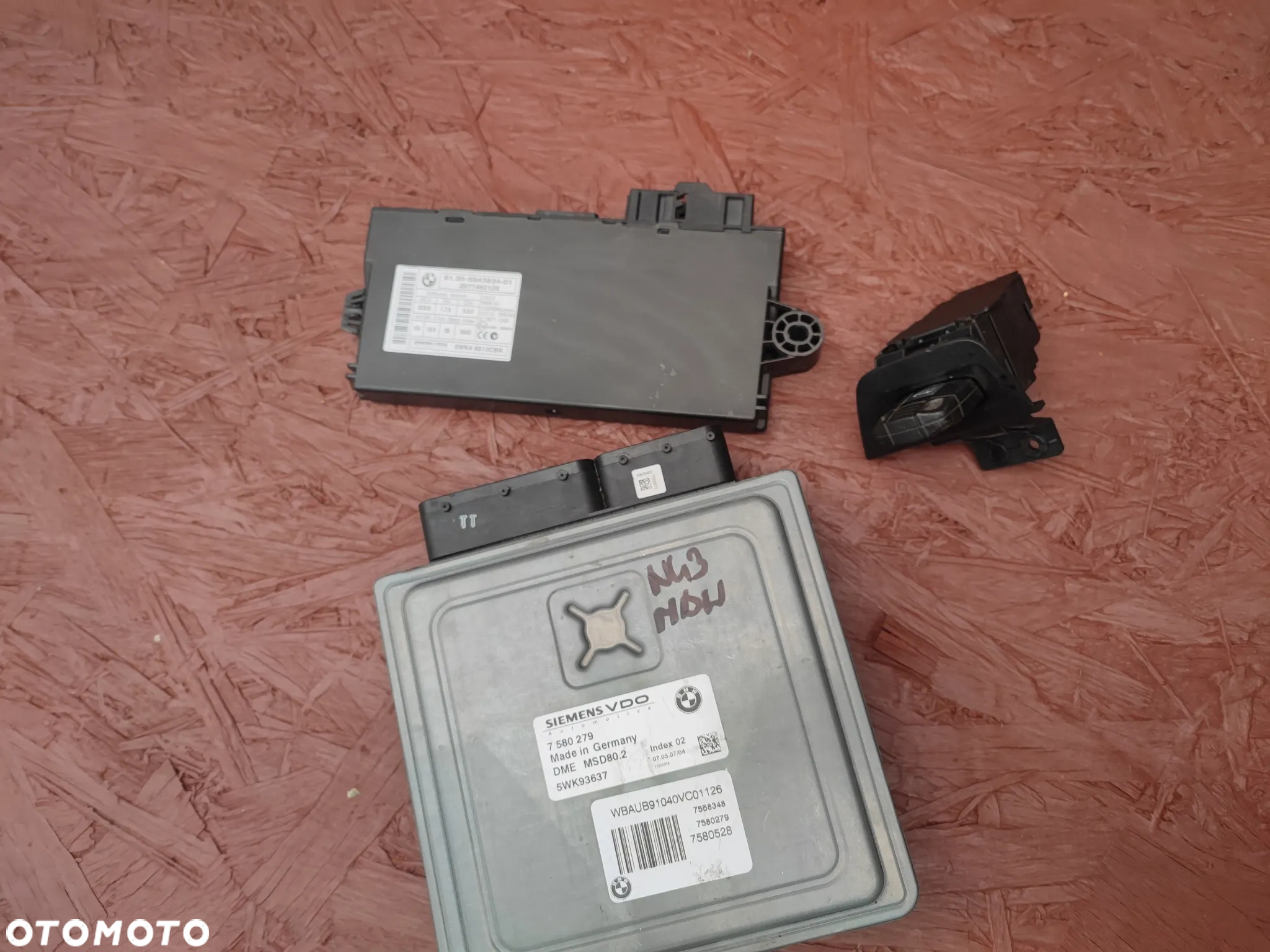 BMW E81 / E87N / E92 / E93 / E90 ORYGINALNY ZESTAW STARTOWY SILNIKA N43B18 ( 1.8i ) MANUAL EUROPA ( STEROWNIK DME MSD802 + MODUŁ CAS + KLUCZYK ) O NR. 12 14 7 580 280 / 12 14 7 599 881 OEM SPRAWNY W 100% - 2