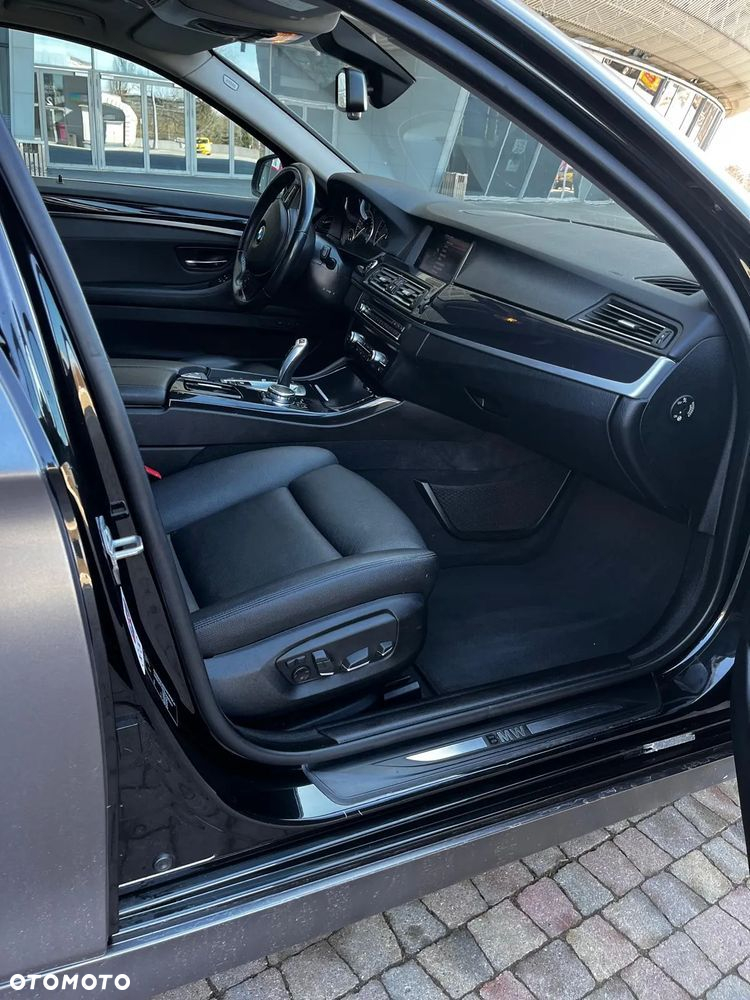BMW Seria 5 520d xDrive - 14