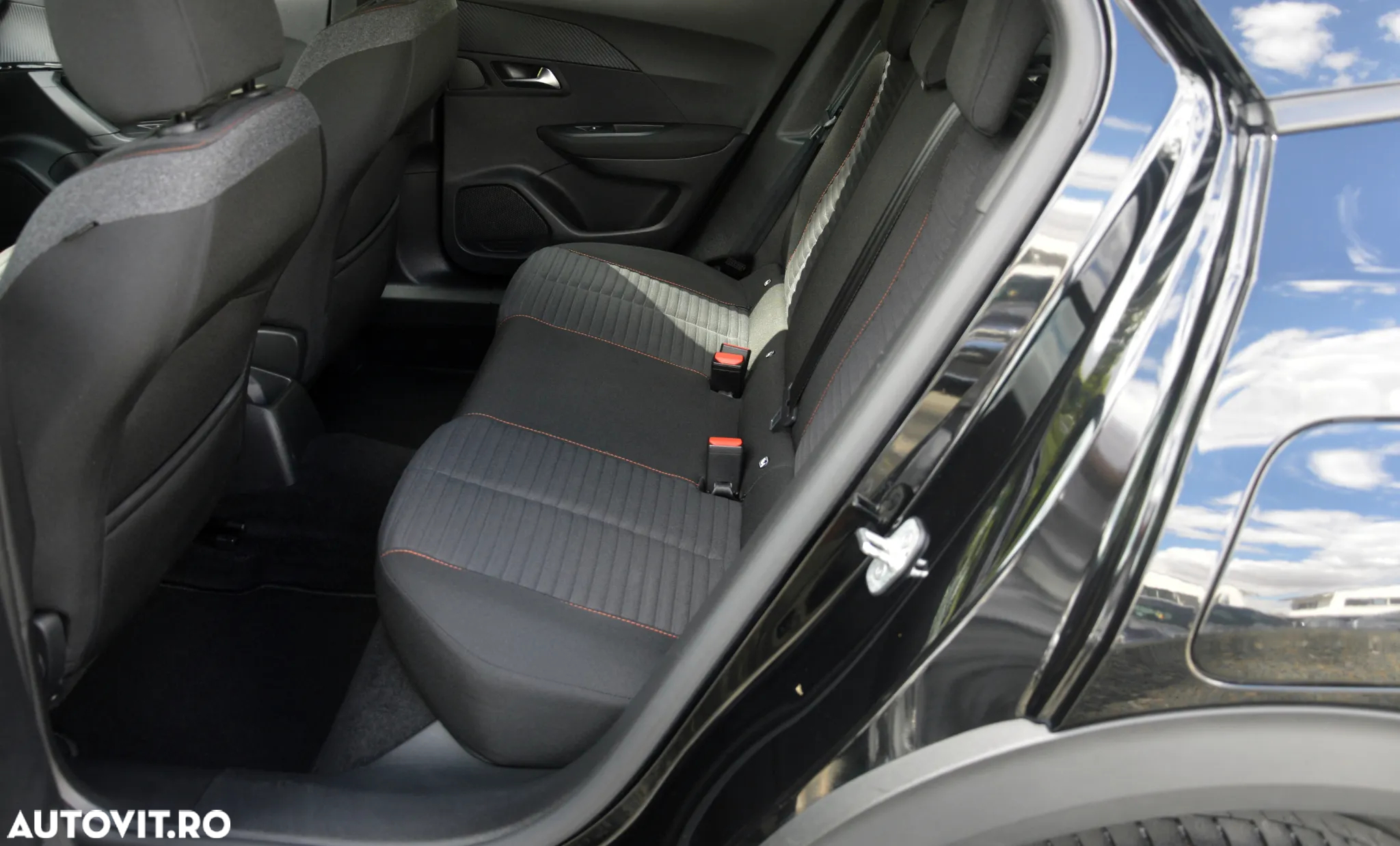 Peugeot 2008 PureTech 130 EAT8 Allure - 29