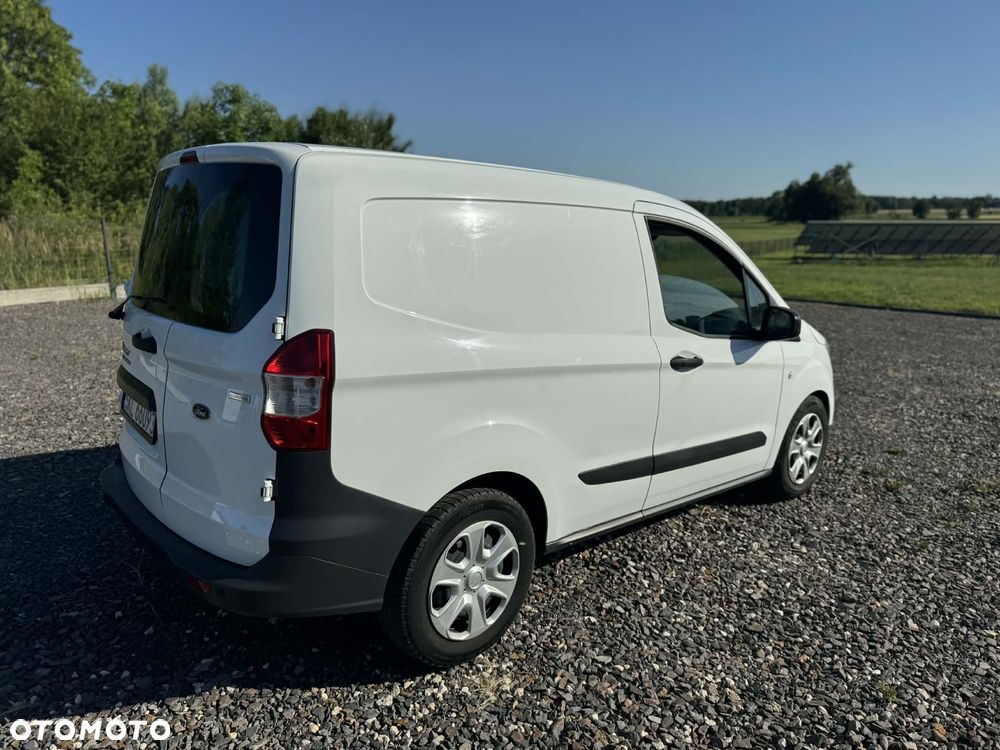Ford Transit Courier - 4