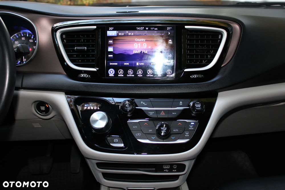 Chrysler Pacifica - 16