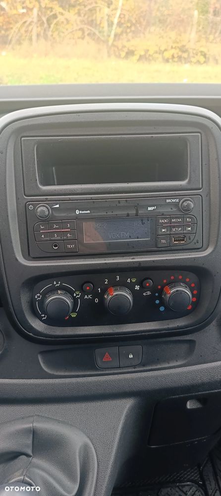 Opel Vivaro Trafic nv300 klimatyzacja L1H1 2014 r Vito master tempomat ładny - 31