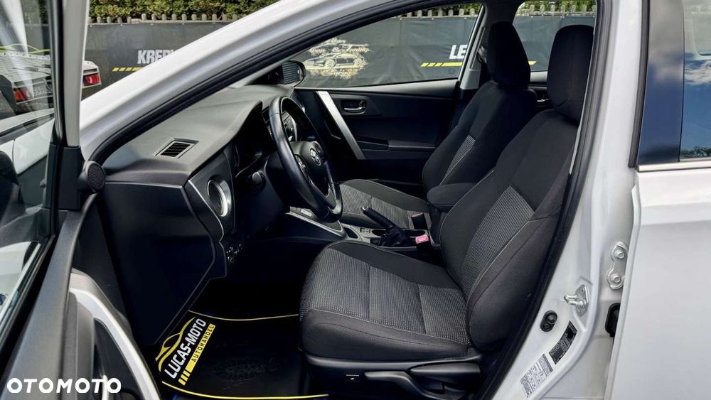Toyota Auris - 19