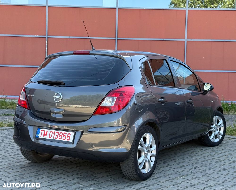 Opel Corsa 1.2 Cosmo - 4
