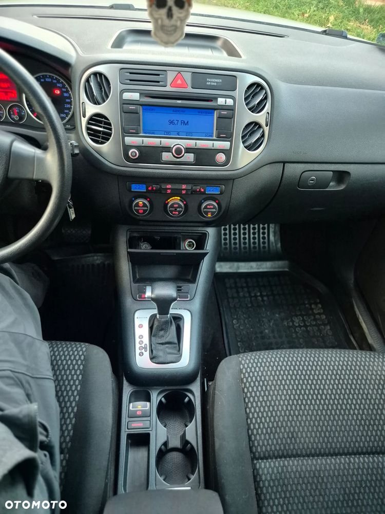 Volkswagen Tiguan - 12