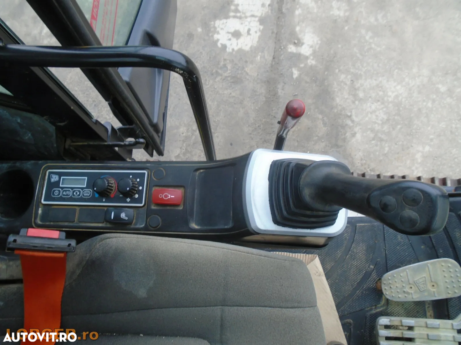 JCB JS 131 LC+ - 17