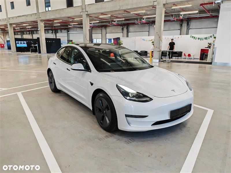 Tesla Model 3 - 1
