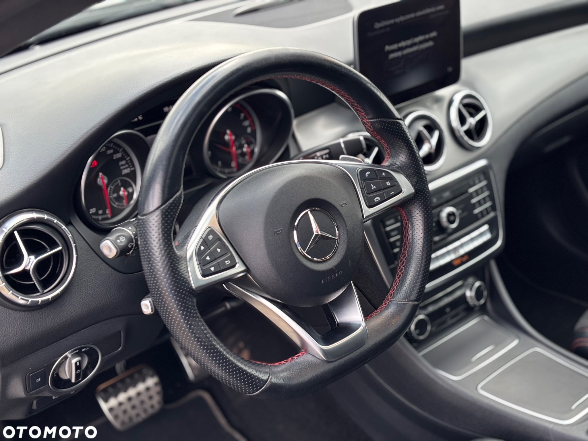 Mercedes-Benz CLA 180 7G-DCT - 32