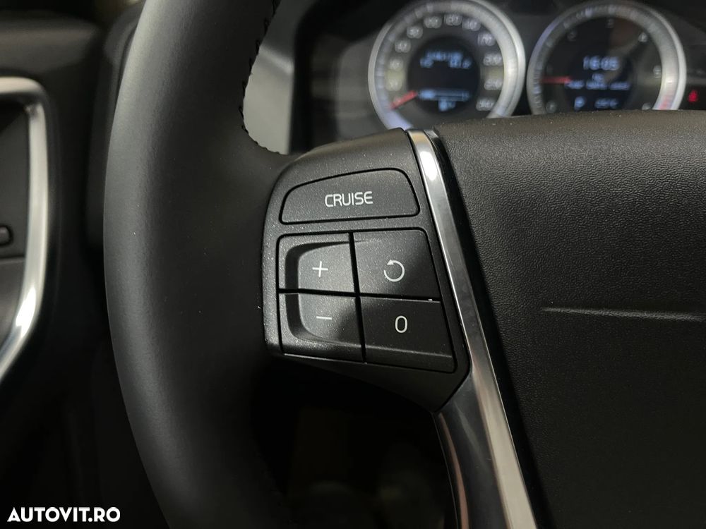 Volvo XC 60 2.4D AWD Momentum - 23