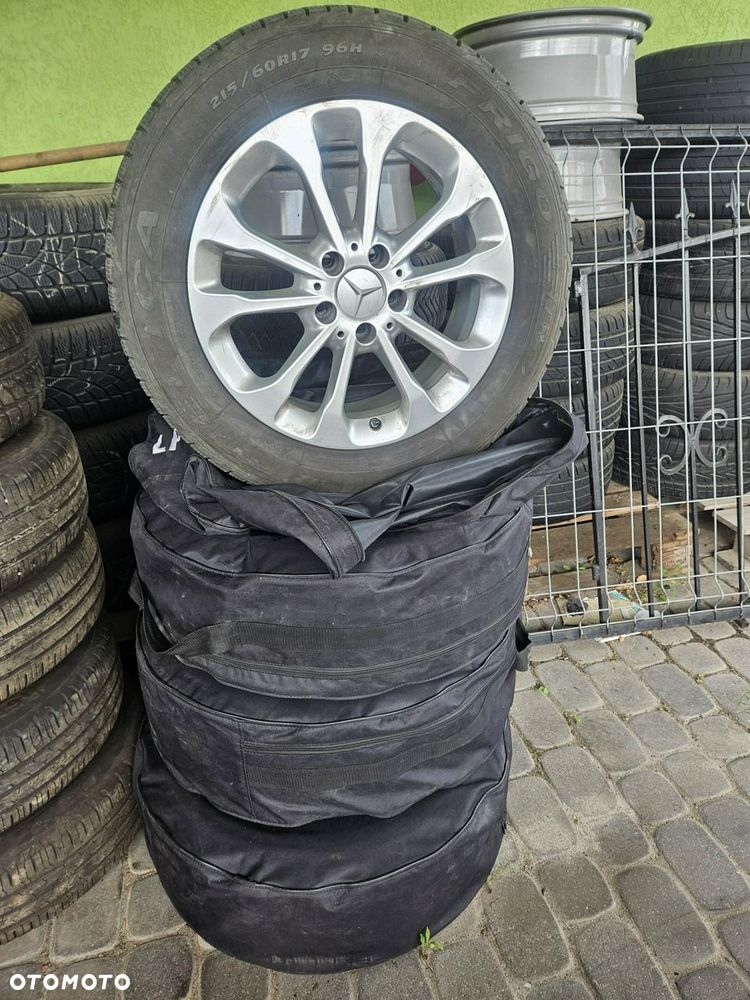 Mercedes-Benz GLA - 28