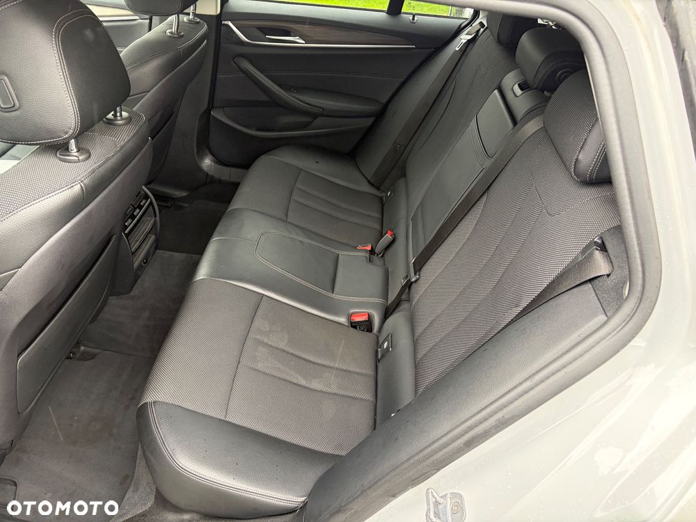 BMW Seria 5 525d Luxury Line - 21