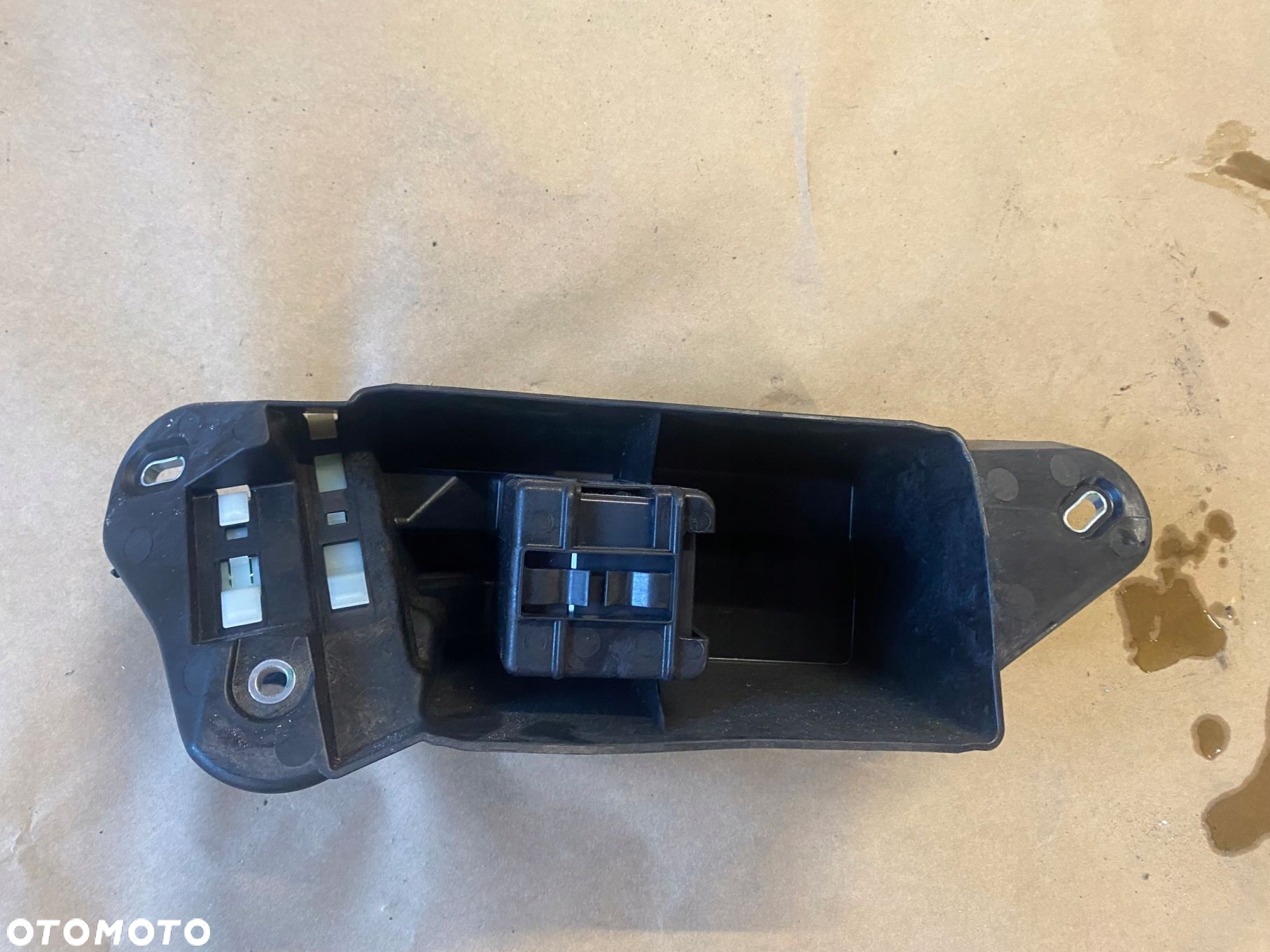MERCEDES CLA W117 W246 OBUDOWA AKUMULATOR DODATKOWY A2465402403 - 3