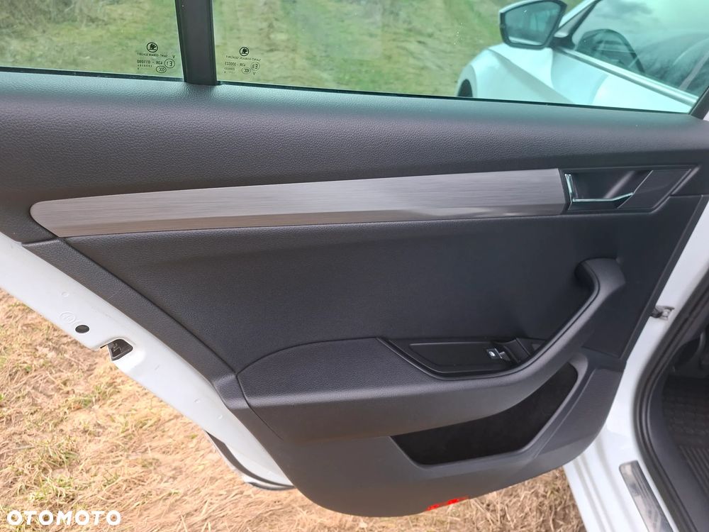 Skoda Superb 2.0 TDI DSG Premium Edition - 10