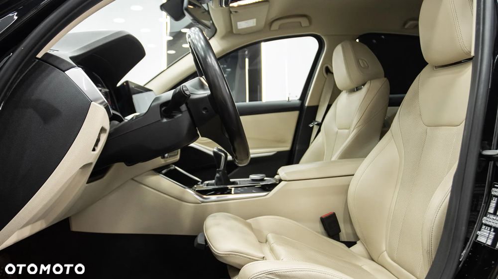 BMW Seria 3 320d M Sport - 13