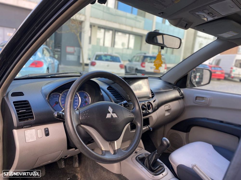 Mitsubishi L200 2.5 DI-D CD Intense - 12
