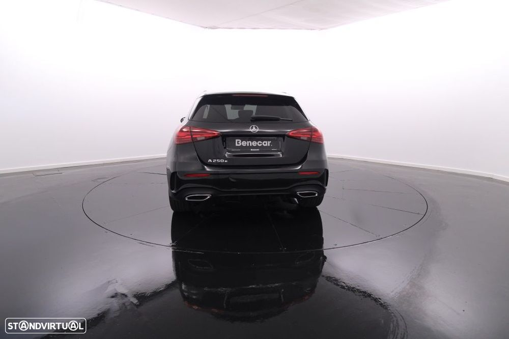 Mercedes-Benz A 250 e AMG Line - 6