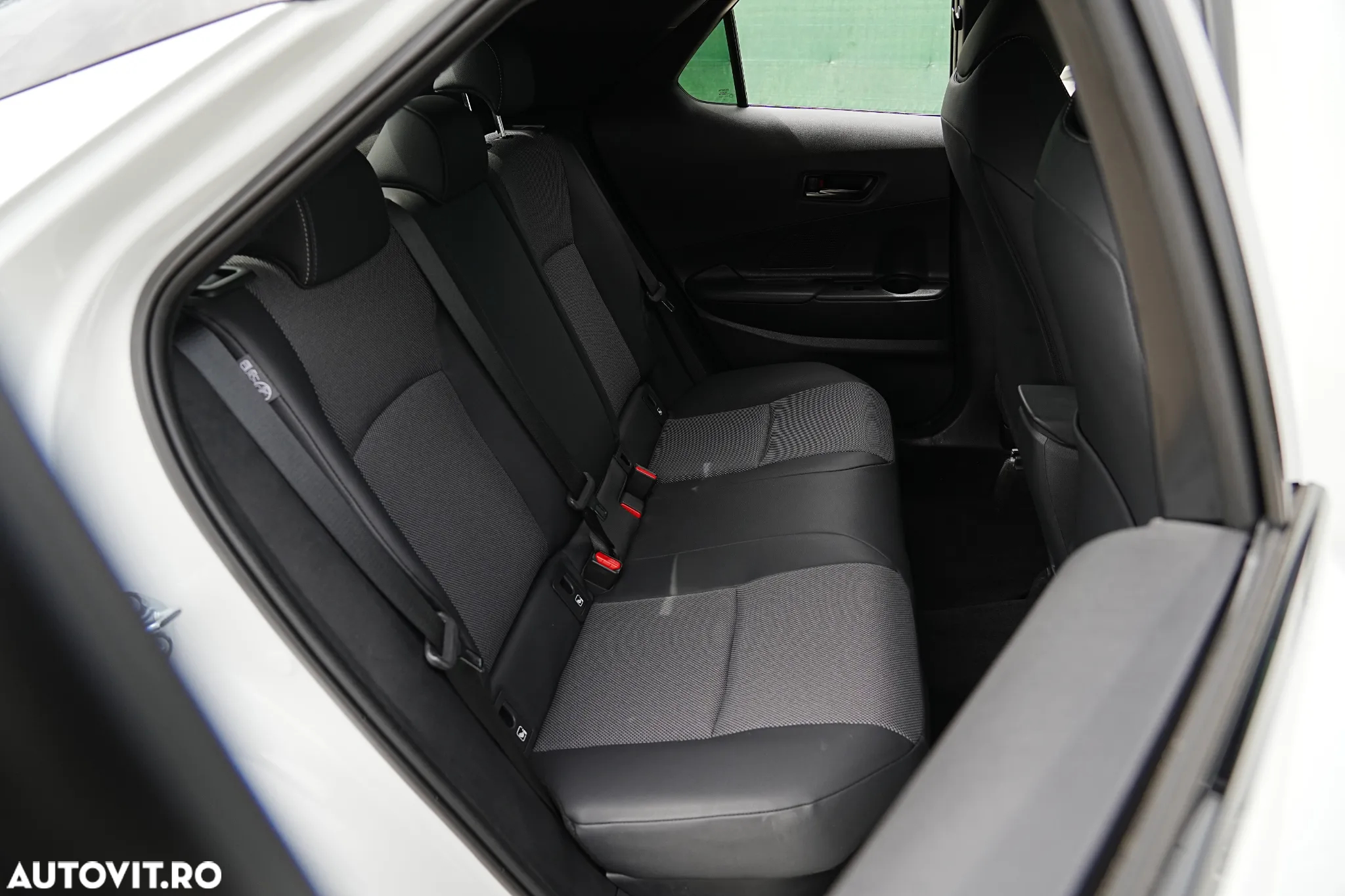Toyota C-HR 1.8 HSD 122 CP 4x2 CVT C-lassy bi-tone - 16