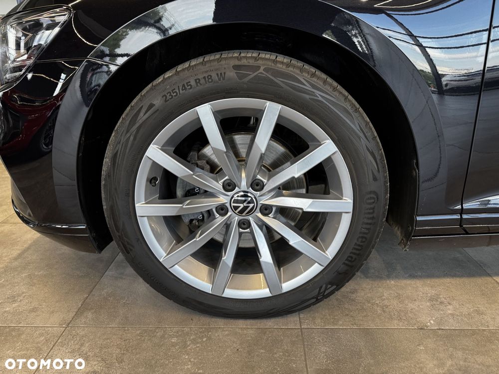 Volkswagen Passat - 11