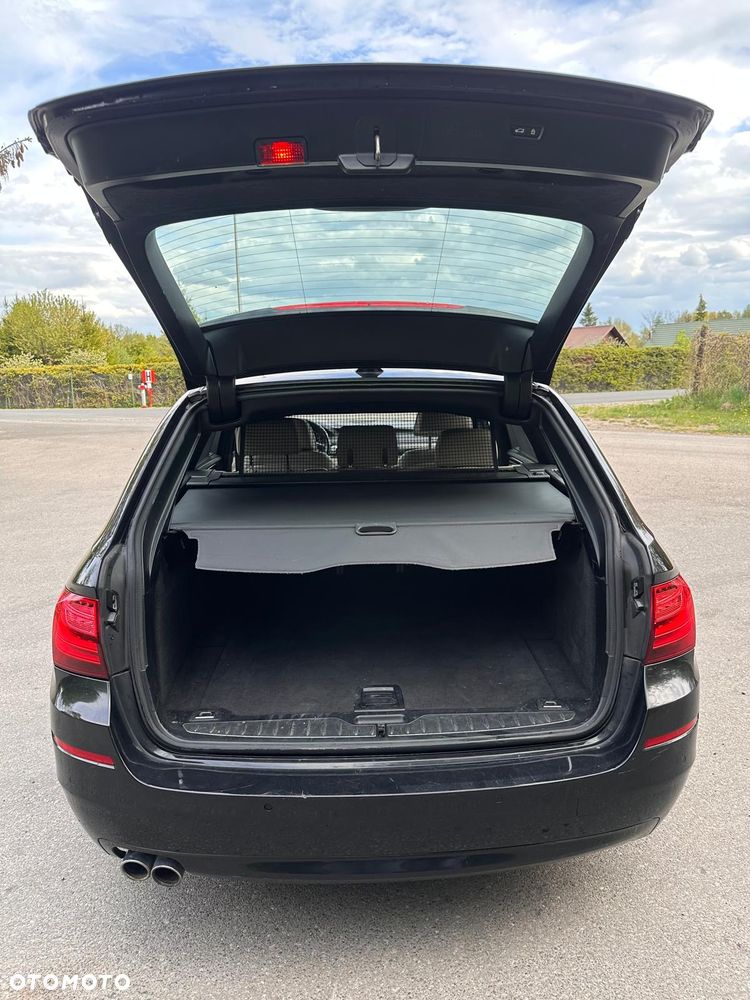 BMW Seria 5 525d Luxury Line - 4