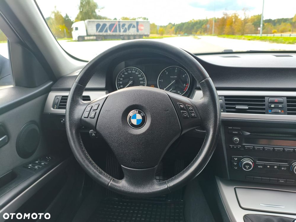BMW Seria 3 320d DPF - 32