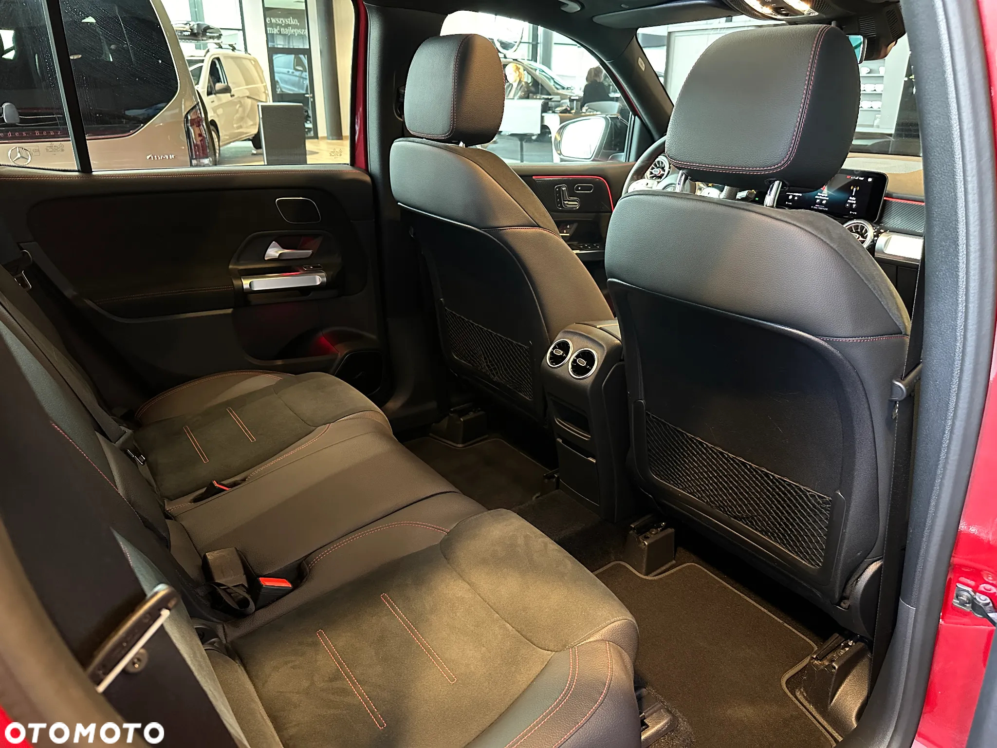 Mercedes-Benz GLB 200 4-Matic AMG Line 8G-DCT - 13
