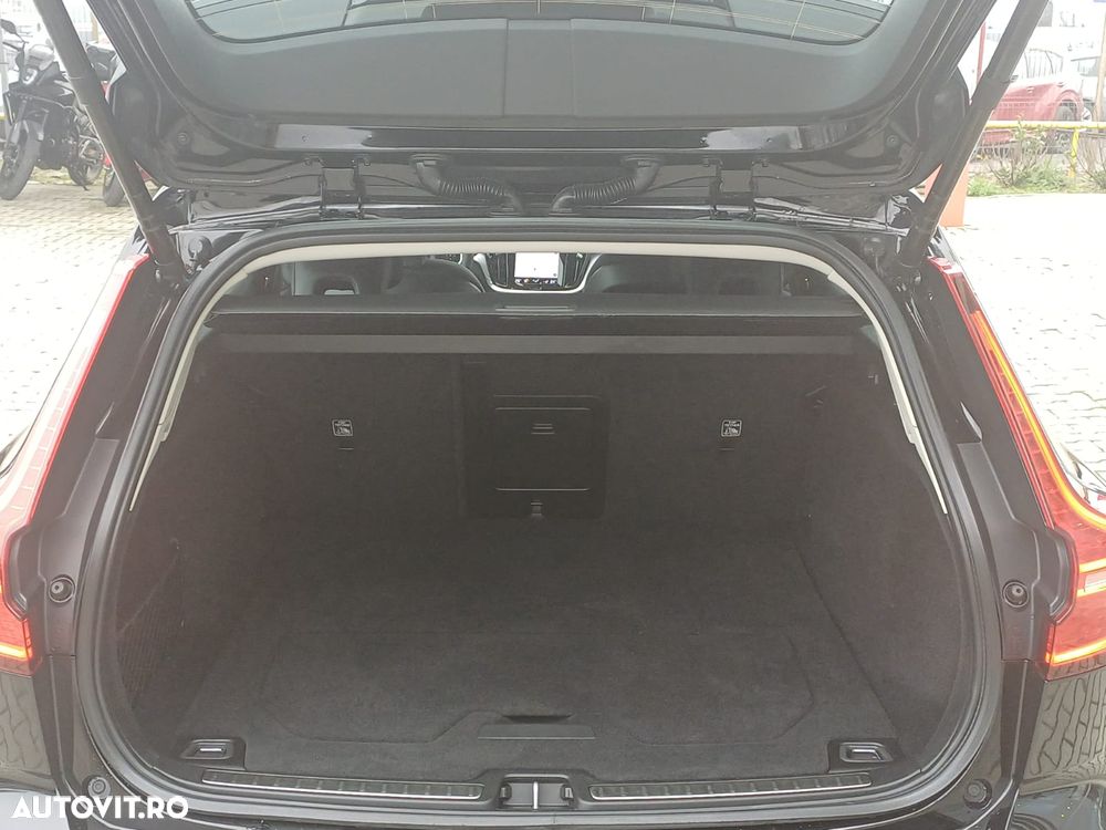 Volvo V60 B4 MHEV AT8 FWD Momentum Pro - 6