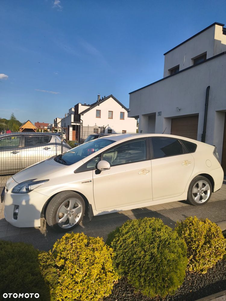 Toyota Prius 1.8 HSD Prestige - 2