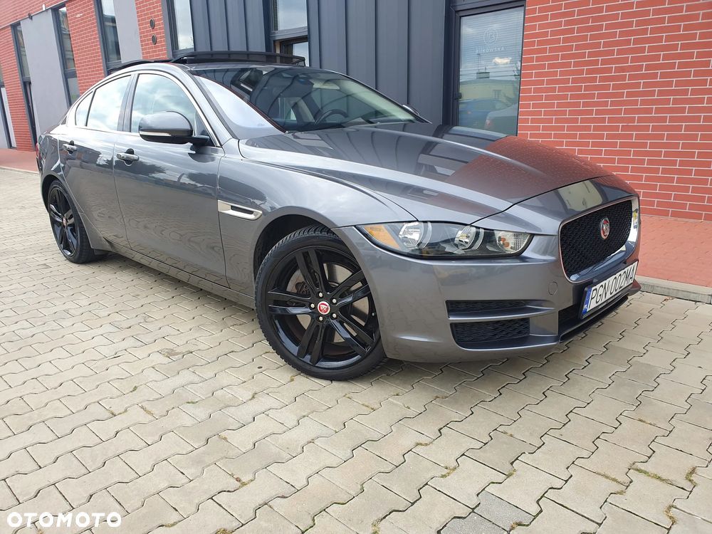 Jaguar XE - 16