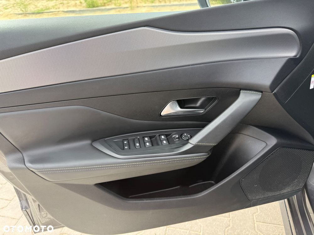 Peugeot 308 1.2 PureTech GT S&S EAT8 - 11